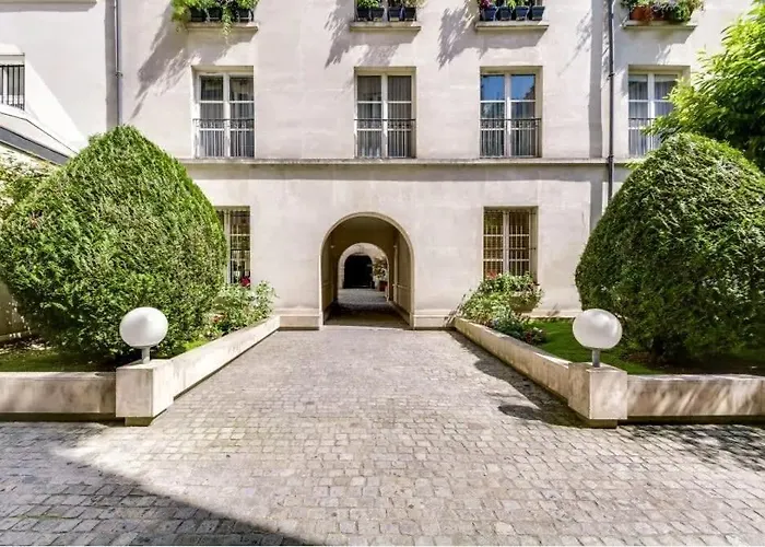 Modern And Bright 2bd For 11 Guests In Le Marais! Parigi