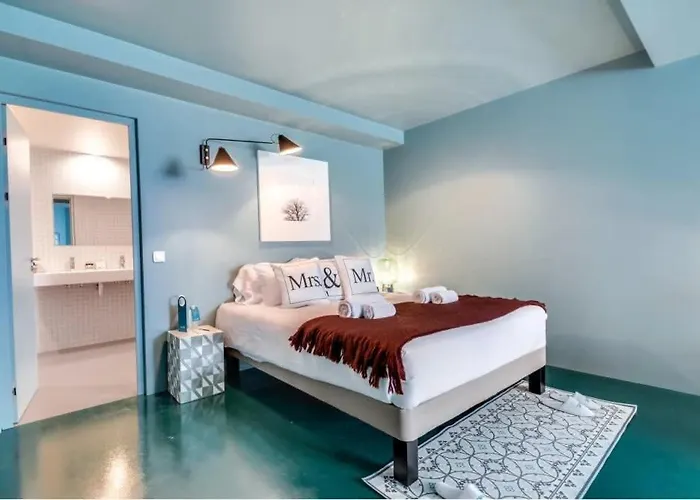 Modern And Bright 2bd For 11 Guests In Le Marais! Parigi