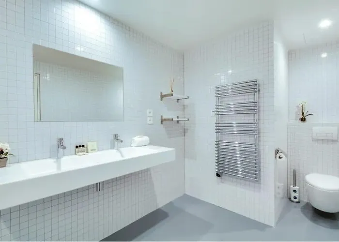 Modern And Bright 2bd For 11 Guests In Le Marais!