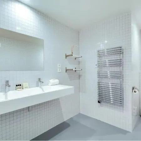 Modern And Bright 2bd For 11 Guests In Le Marais!